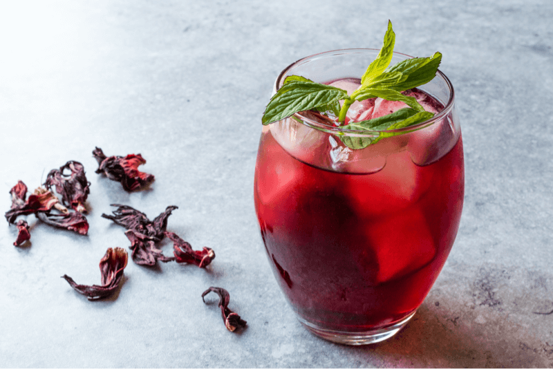 Hibiscus earl grey iced tea, a healthy and refreshing recipe for summer. 