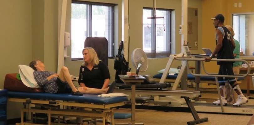 Rep. Trent Ashby Learns More about Rehabilitation Services at St. Luke’s Health-Memorial Lufkin | St. Luke's Health